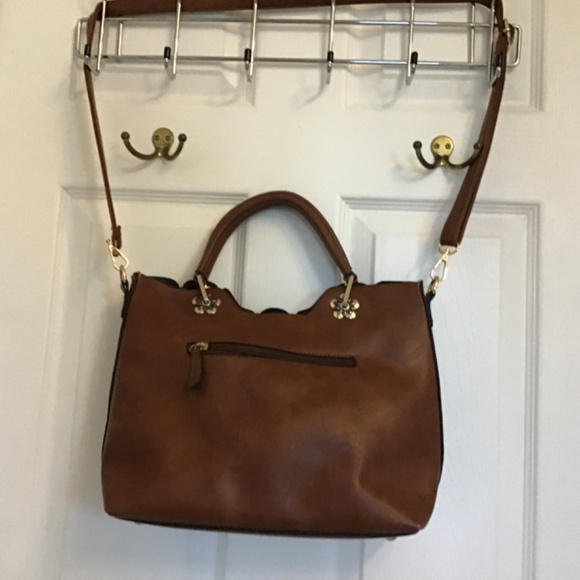 Brown mid sized purse - Picture 2 of 7
